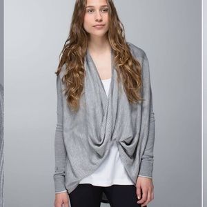 Lululemon Iconic Wrap in Grey